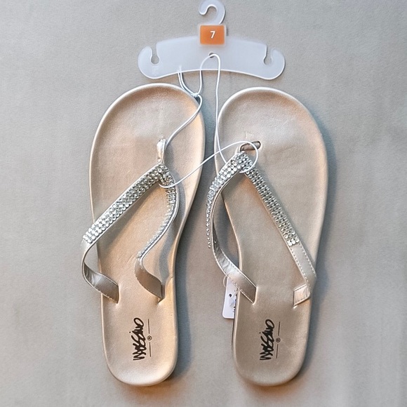 champagne colored flip flops